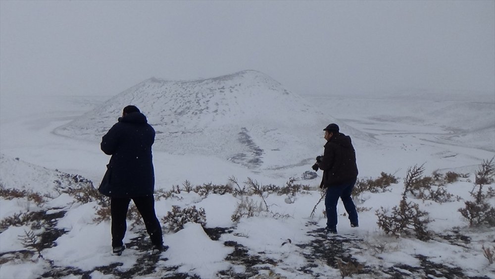 Meke Gölü'nde Kar Güzelliği