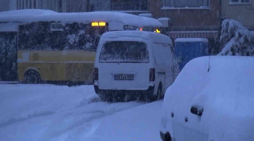 Aksaray’da Kar Ve Tipi Etkisini Sürdürüyor