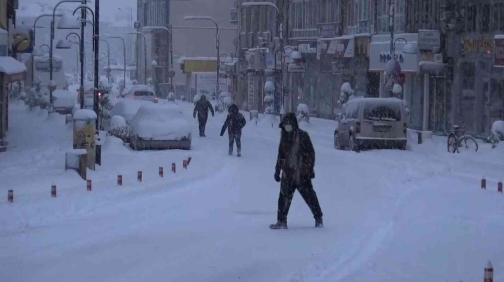 Aksaray’da Kar Ve Tipi Etkisini Sürdürüyor