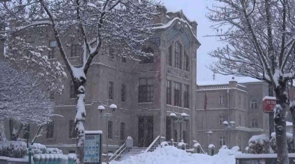 Aksaray’da Kar Ve Tipi Etkisini Sürdürüyor