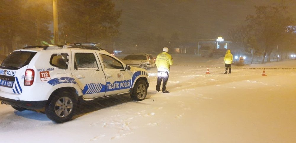 Aksaray’da Şiddetli Kar Ve Tipi Tüm Yolları Kapattı