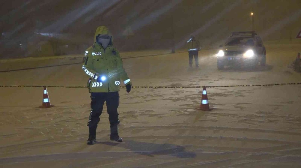 Aksaray’da Şiddetli Kar Ve Tipi Tüm Yolları Kapattı