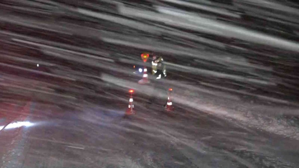 Aksaray’da Şiddetli Kar Ve Tipi Tüm Yolları Kapattı