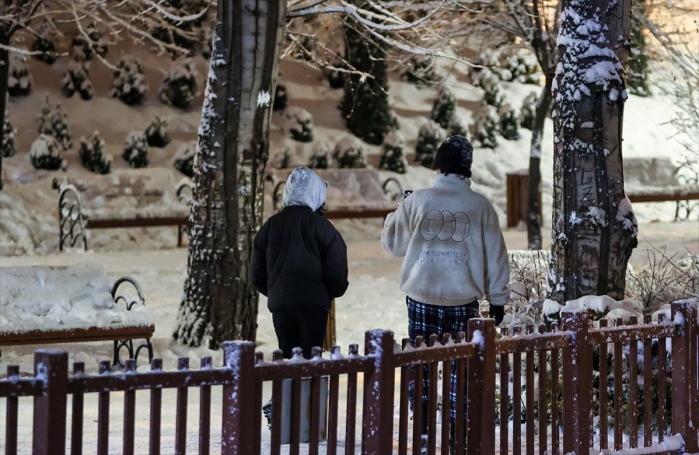 Ankara'nın Simgelerinden Kuğulu Park Beyaza Büründü