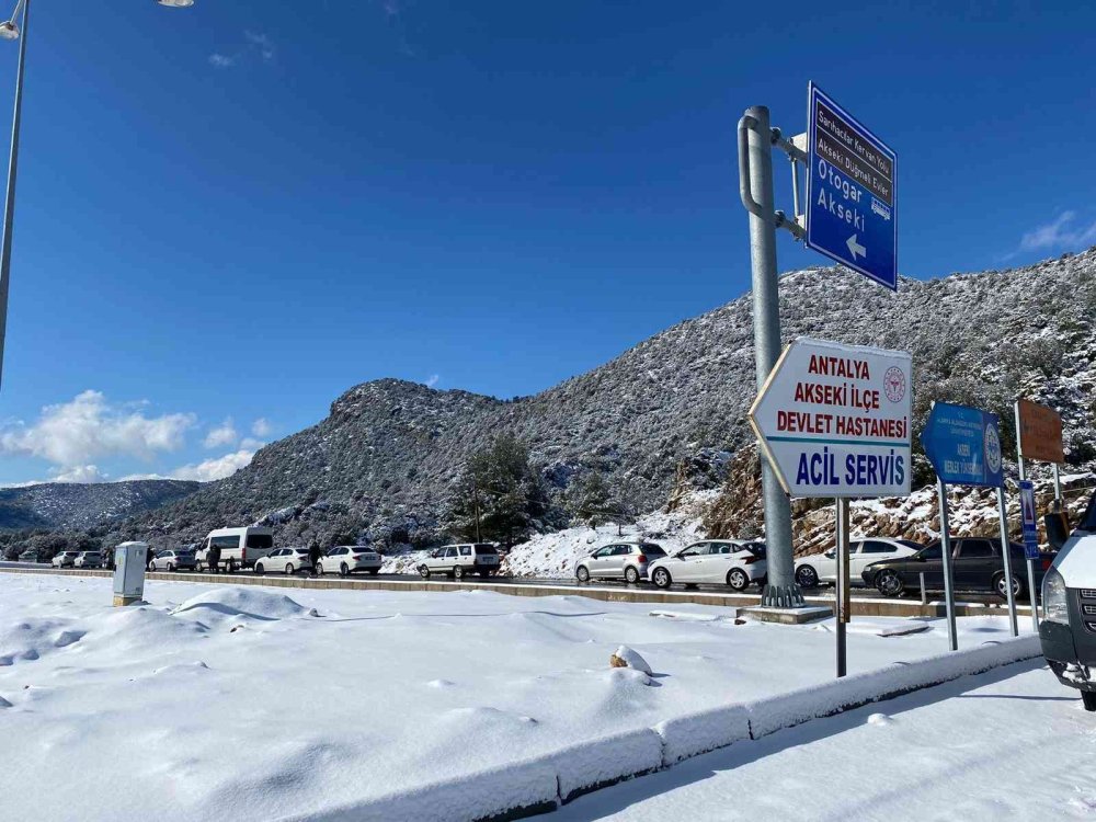 Antalya - Konya Karayolu Kar Sebebiyle 24 Saattir Kapalı