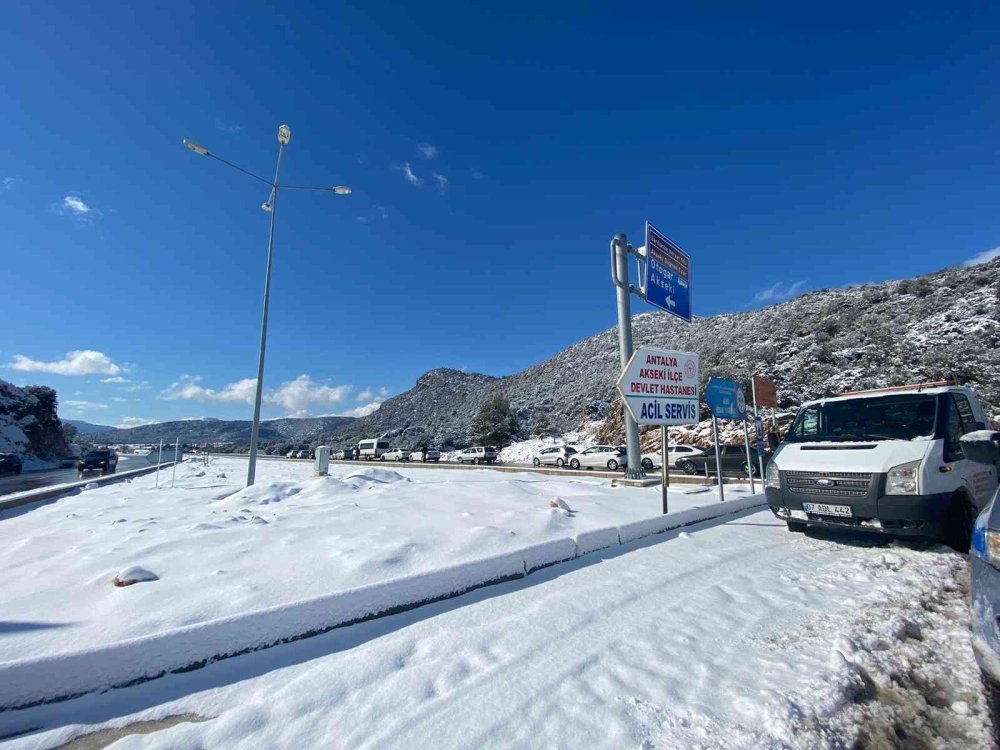 Antalya - Konya Karayolu Kar Sebebiyle 24 Saattir Kapalı