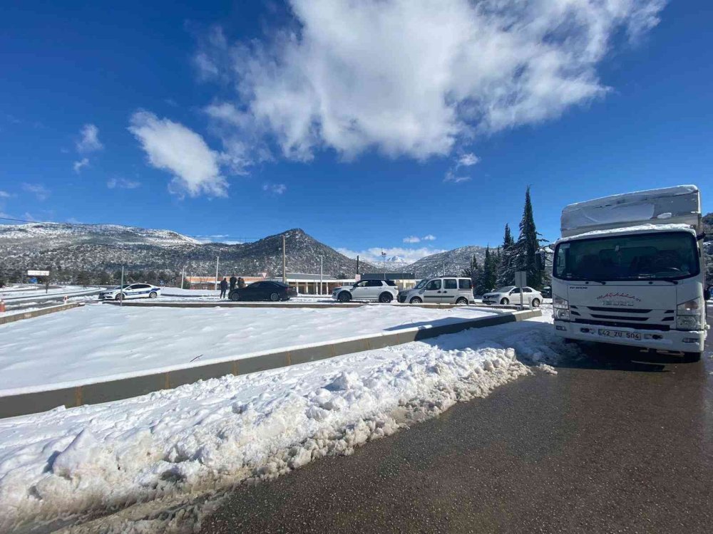 Antalya - Konya Karayolu Kar Sebebiyle 24 Saattir Kapalı