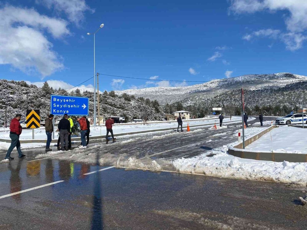 Antalya - Konya Karayolu Kar Sebebiyle 24 Saattir Kapalı