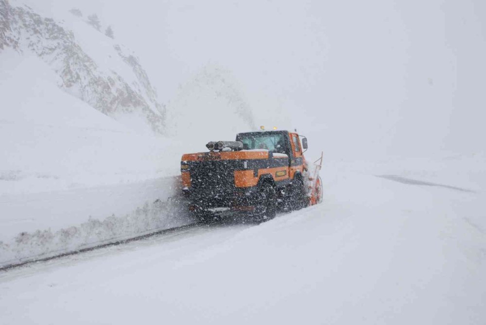Antalya - Konya Karayolu Kar Sebebiyle 24 Saattir Kapalı