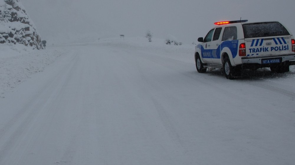 Antalya - Konya Karayolu Kar Sebebiyle 24 Saattir Kapalı
