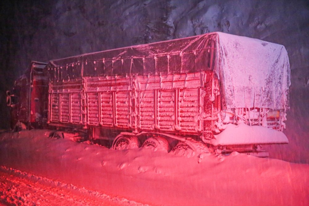 Antalya - Konya Karayolunda Çalışmalar Devam Ediyor