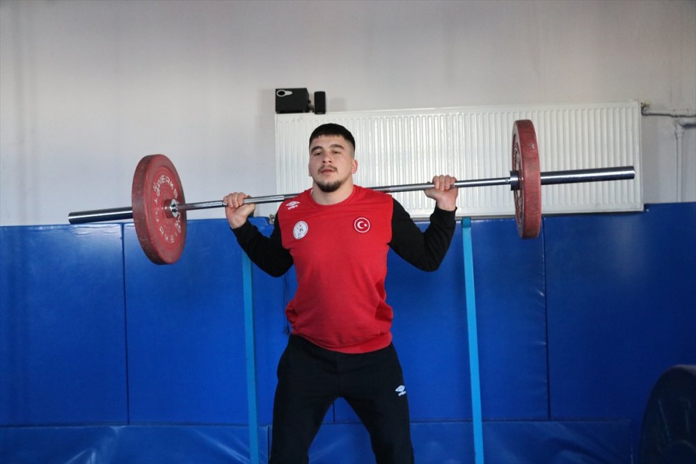 İşitme Engelli Milli Güreşçinin Hedefi Olimpiyat Şampiyonluğu