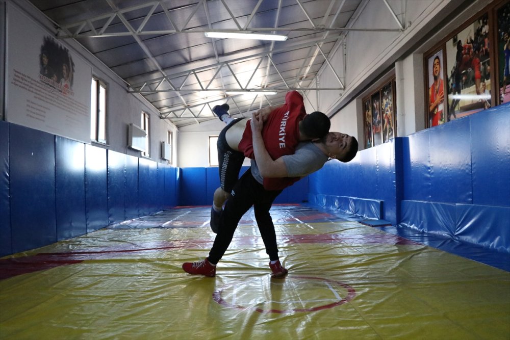 İşitme Engelli Milli Güreşçinin Hedefi Olimpiyat Şampiyonluğu