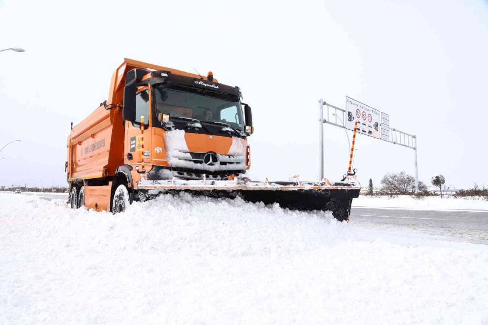 Konya ve İlçe Yollarında Yoğun Kar Mesaisi