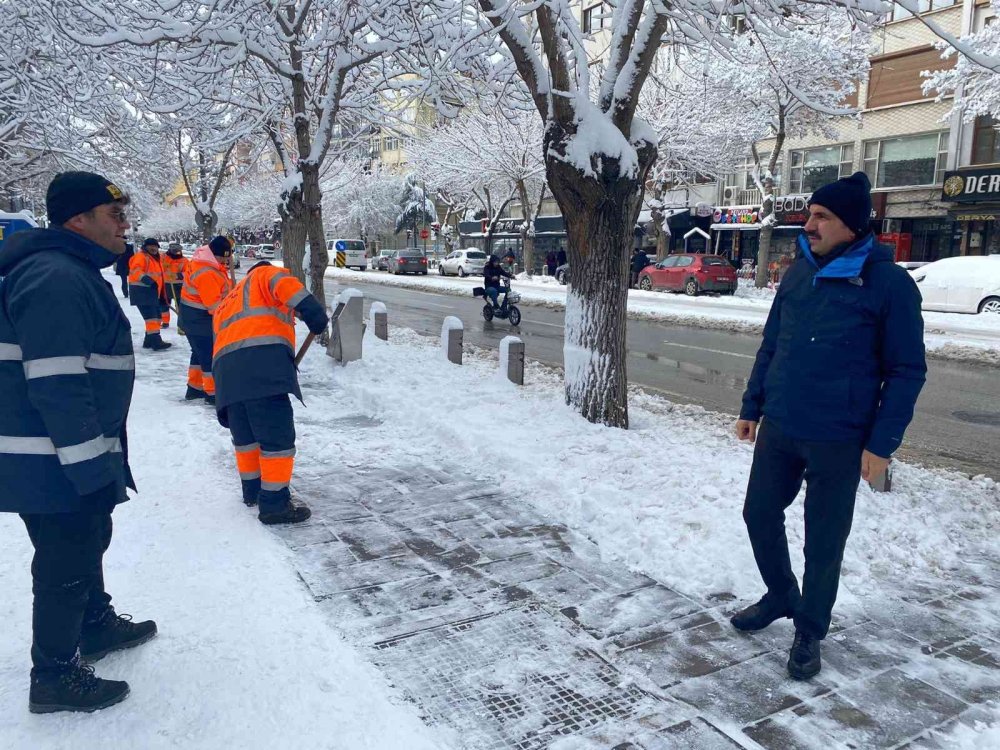 Konya ve İlçe Yollarında Yoğun Kar Mesaisi