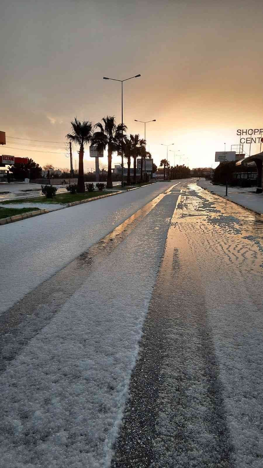 Manavgat Kar Yerine Dolu İle Beyaza Büründü
