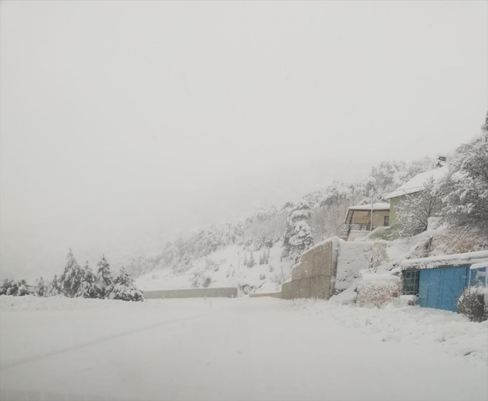 Mersin Ve Adana'nın Yüksek Kesimlerinde Kar Etkili Oluyor