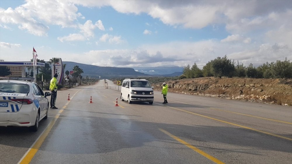 Mersin Ve Adana'nın Yüksek Kesimlerinde Kar Etkili Oluyor