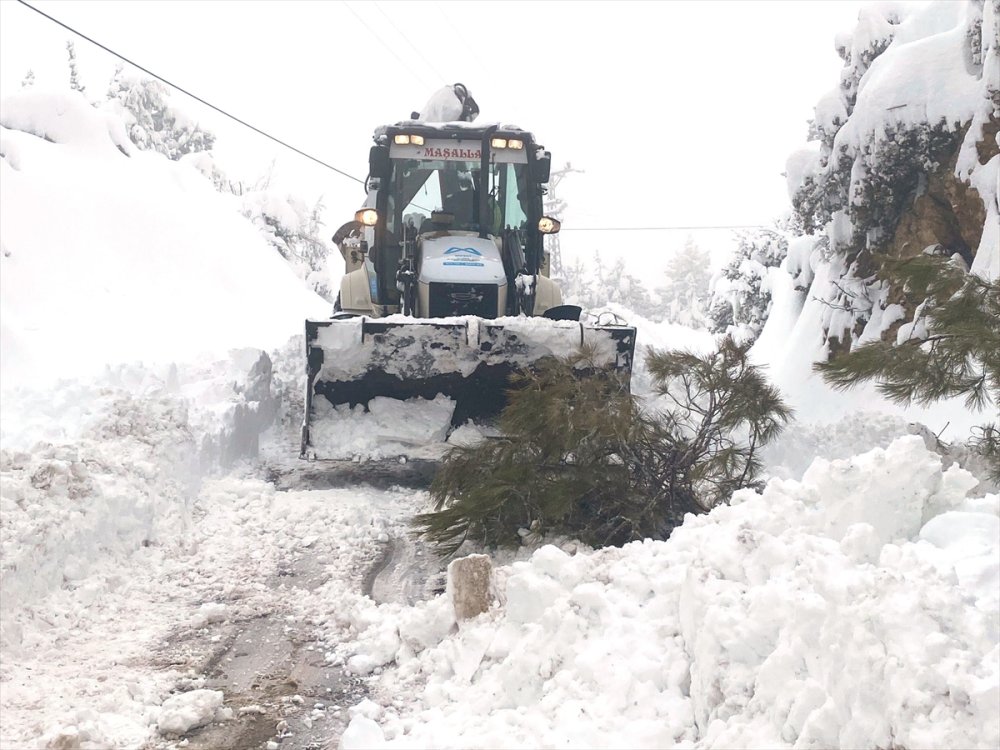 Mersin Ve Adana'nın Yüksek Kesimlerinde Kar Etkili Oluyor