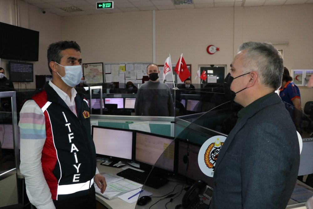 Niğde'de Devrilen Ambulansta 3 Kişi Yaralandı