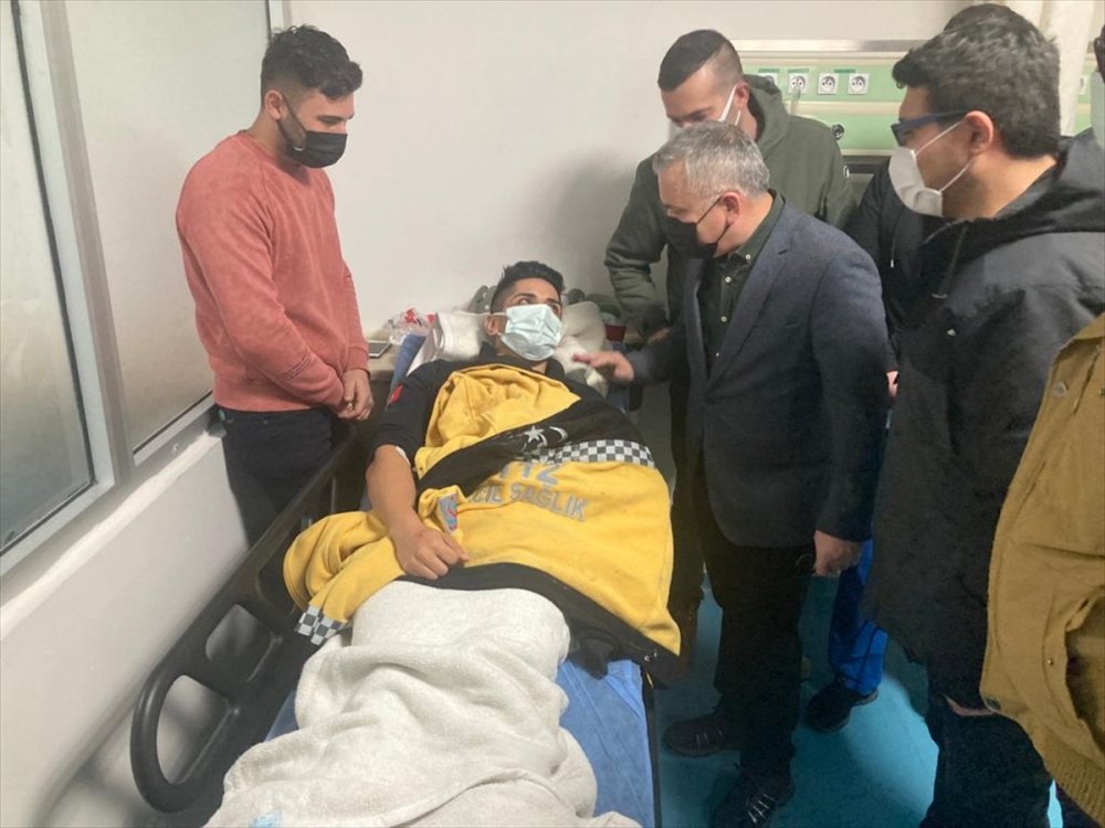 Niğde'de Devrilen Ambulansta 3 Kişi Yaralandı