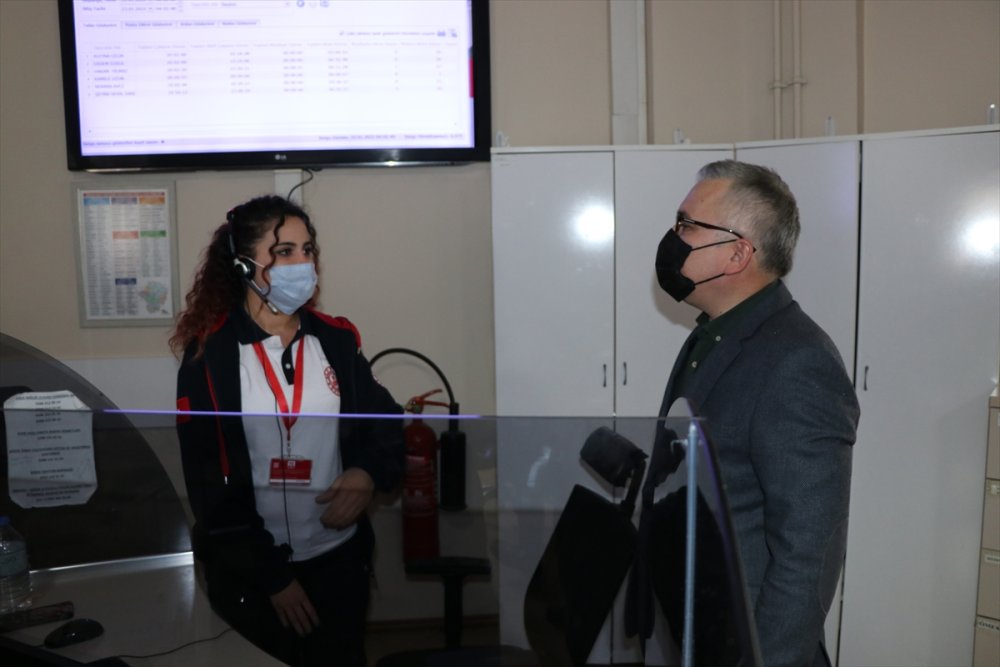 Niğde'de Devrilen Ambulansta 3 Kişi Yaralandı