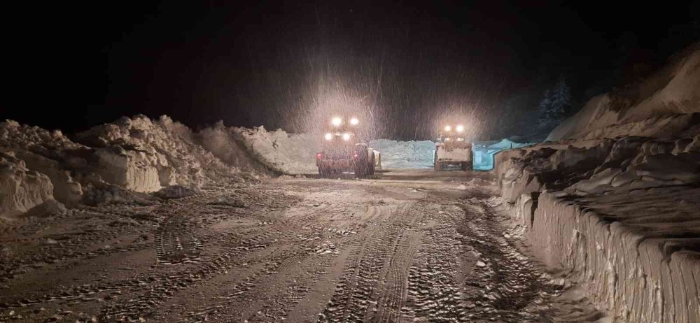 Antalya - Konya Karayoluna Çığ Düştü