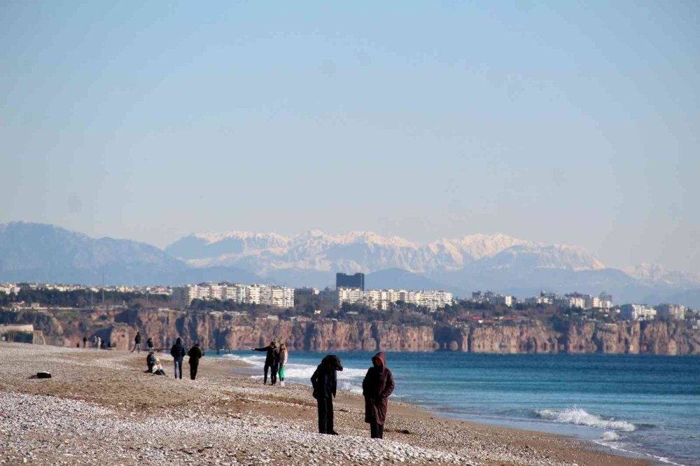 Antalya'da İnsanı İzlerken Üşüten Görüntüler