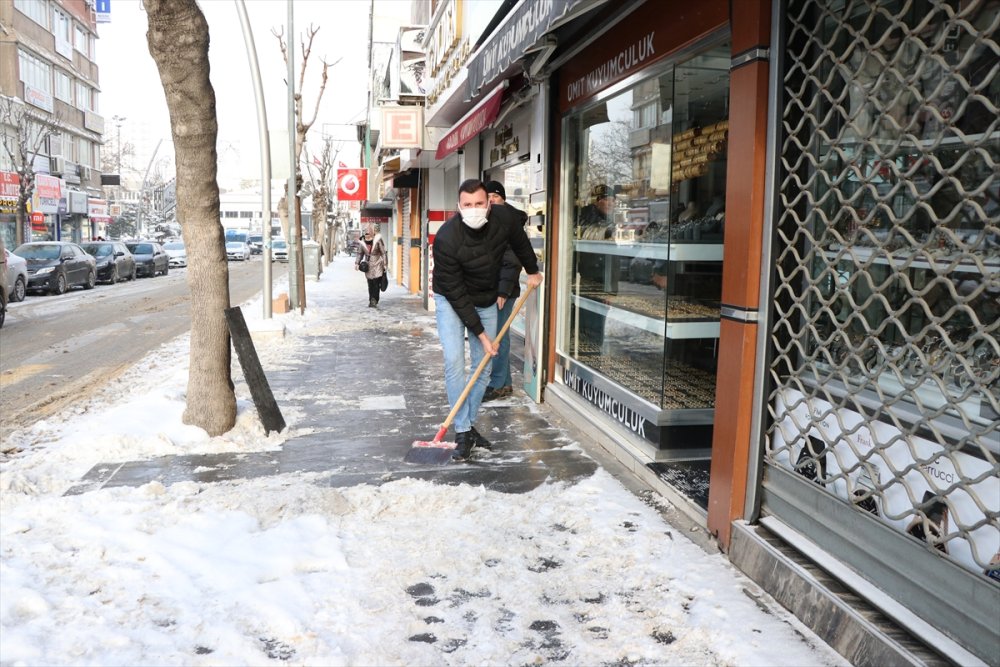 İç Anadolu'da Karla Mücadele Çalışmaları Sürüyor