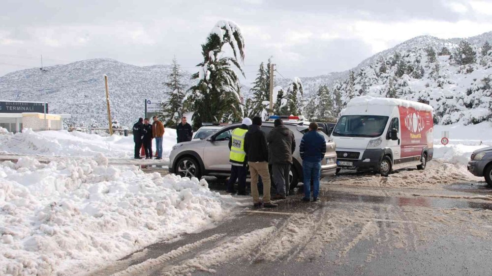 Antalya - Konya Karayolunda Ağır Tonajlı Araçlar Geçemiyor