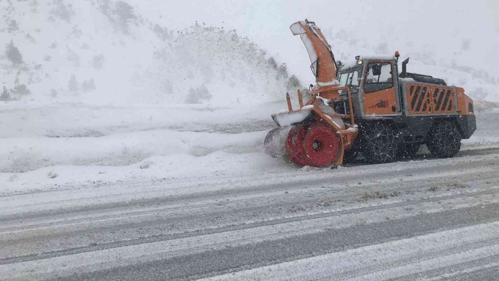 Antalya - Konya Karayolunda Ağır Tonajlı Araçlar Geçemiyor
