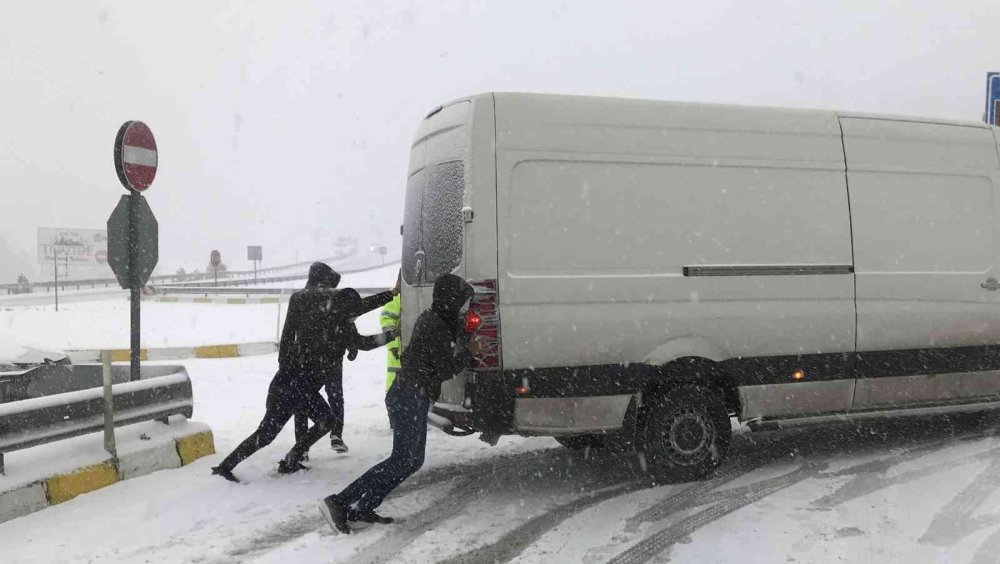 Antalya - Konya Karayolunda Ağır Tonajlı Araçlar Geçemiyor