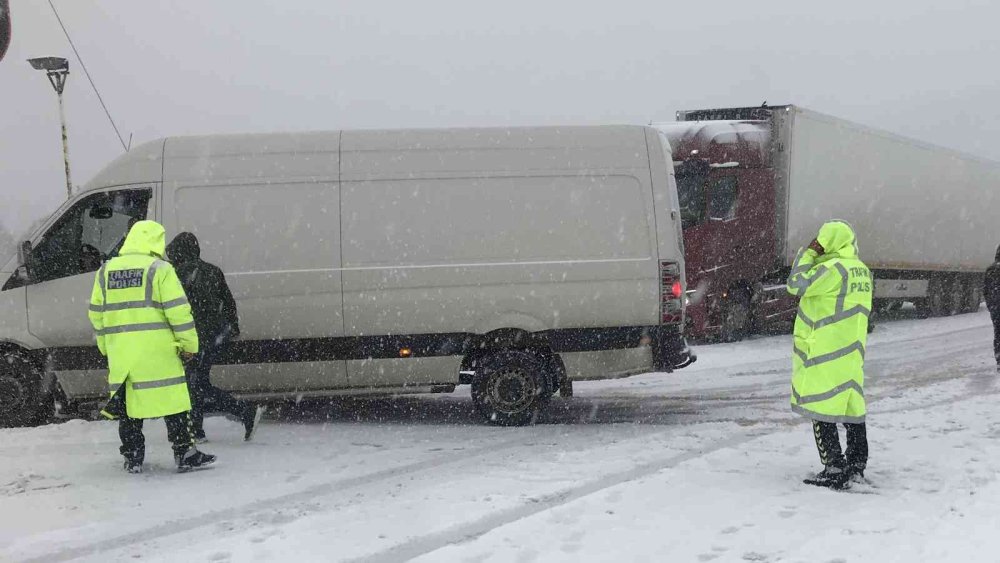 Antalya - Konya Karayolunda Ağır Tonajlı Araçlar Geçemiyor