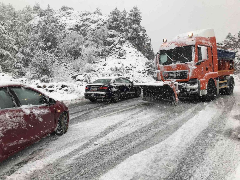Antalya - Konya Karayolunda Ağır Tonajlı Araçlar Geçemiyor