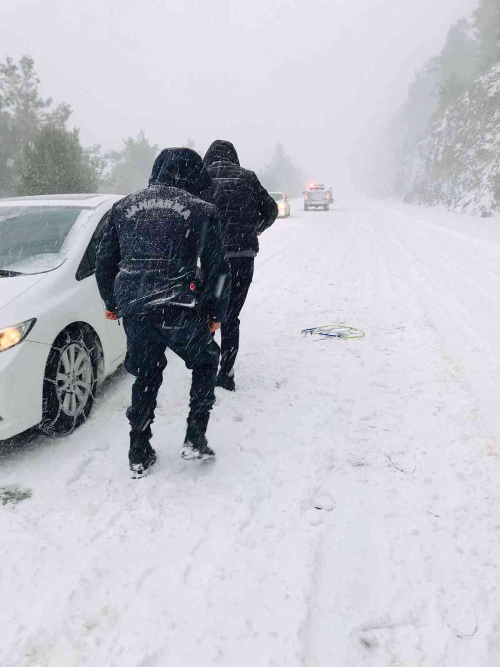 Antalya’da Mahsur Kalan Vatandaşları Jandarma Kurtardı