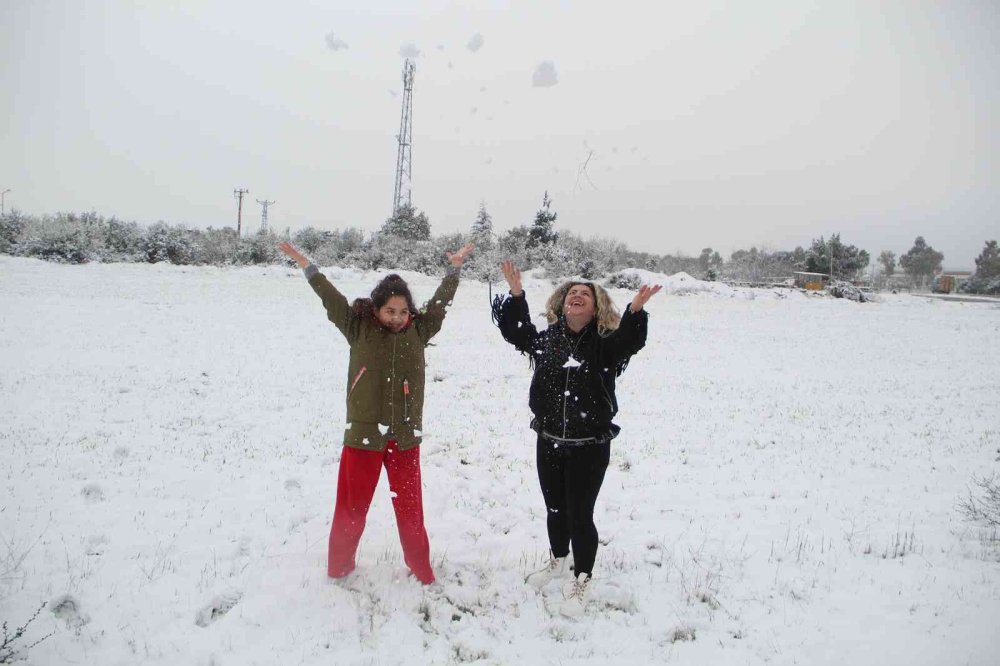 Antalya’ya 29 Yıl Sonra Gelen Kar Sevinci