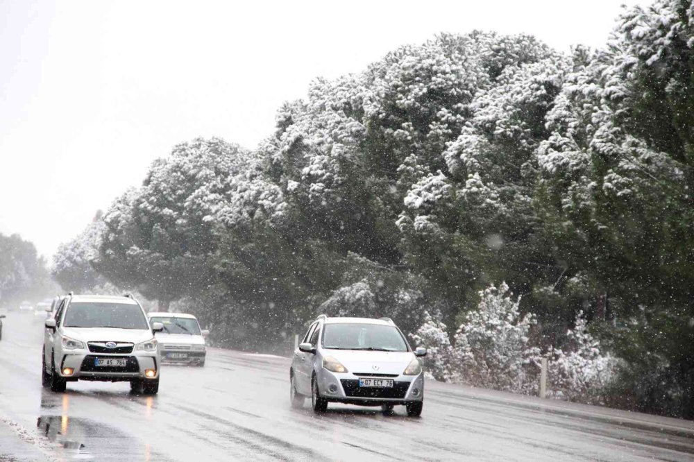 Antalya’ya 29 Yıl Sonra Gelen Kar Sevinci