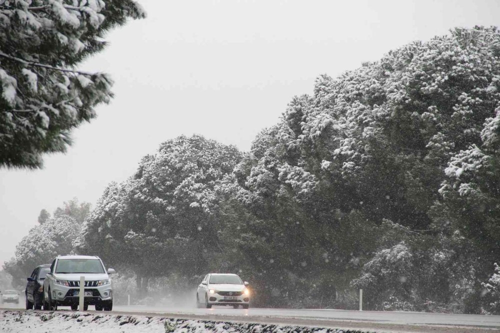 Antalya’ya 29 Yıl Sonra Gelen Kar Sevinci