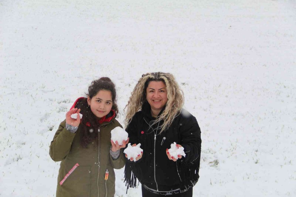 Antalya’ya 29 Yıl Sonra Gelen Kar Sevinci