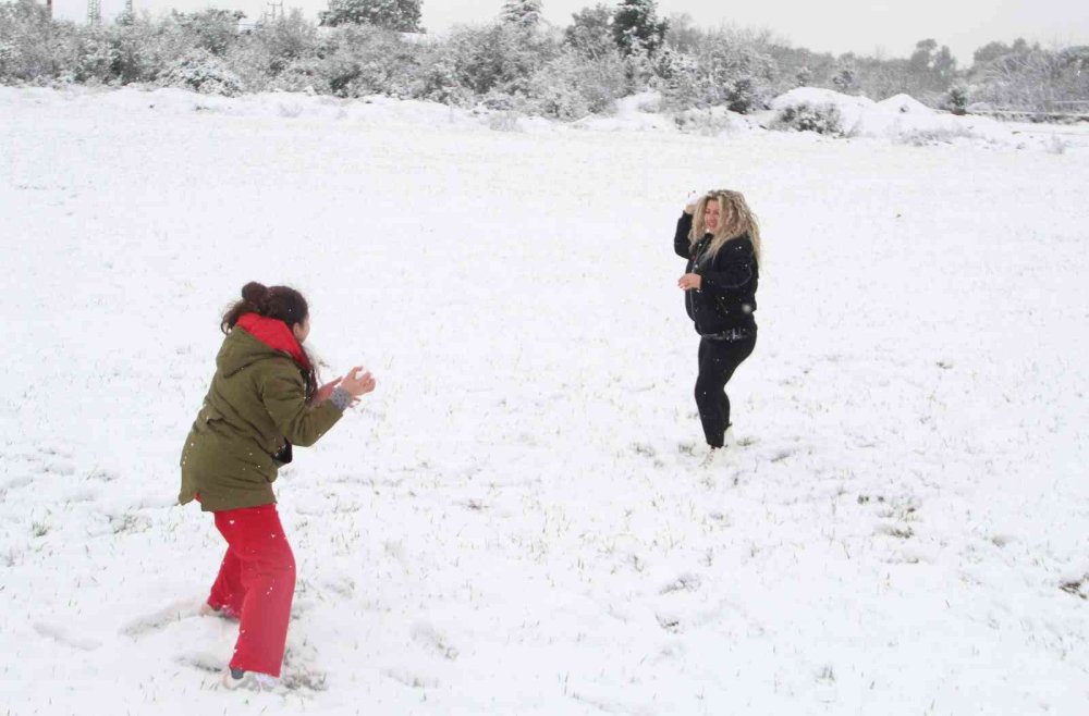 Antalya’ya 29 Yıl Sonra Gelen Kar Sevinci