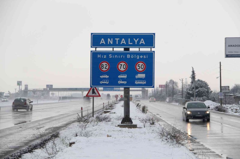 Antalya’ya 29 Yıl Sonra Gelen Kar Sevinci
