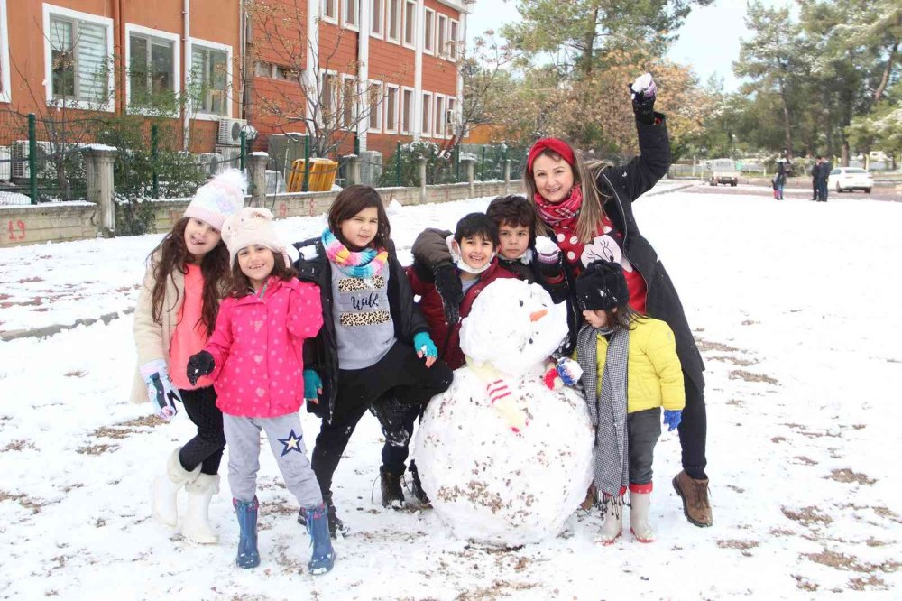 Antalya’ya 29 Yıl Sonra Gelen Kar Sevinci