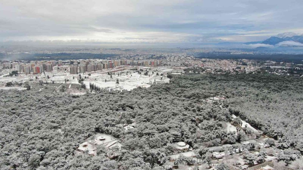 Antalya’ya 29 Yıl Sonra Gelen Karla Beyaza Bürünen Kent Havadan Görüntülendi