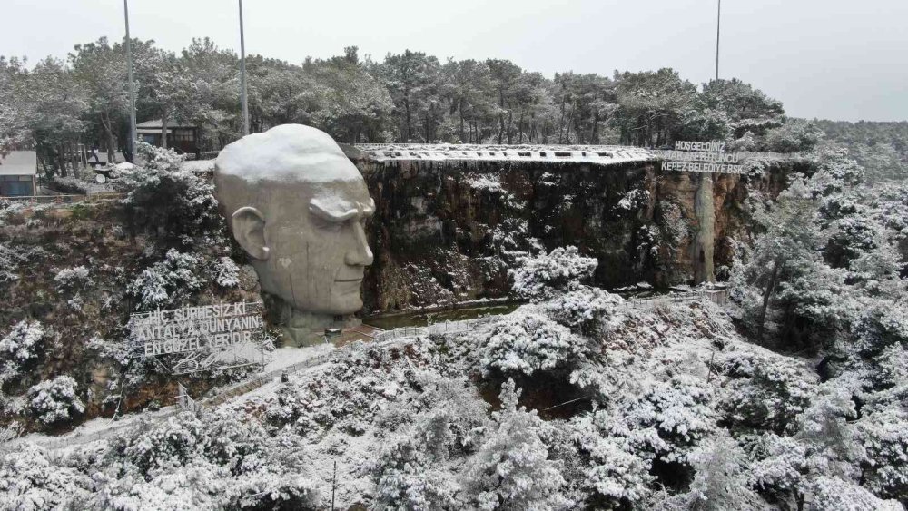 Antalya’ya 29 Yıl Sonra Gelen Karla Beyaza Bürünen Kent Havadan Görüntülendi