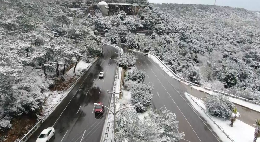 Antalya’ya 29 Yıl Sonra Gelen Karla Beyaza Bürünen Kent Havadan Görüntülendi