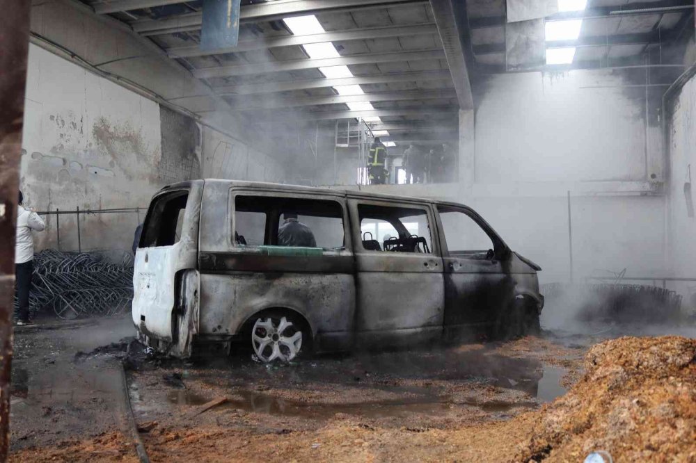 Kayseri'de Mobilya İmalathanesinde Yangın