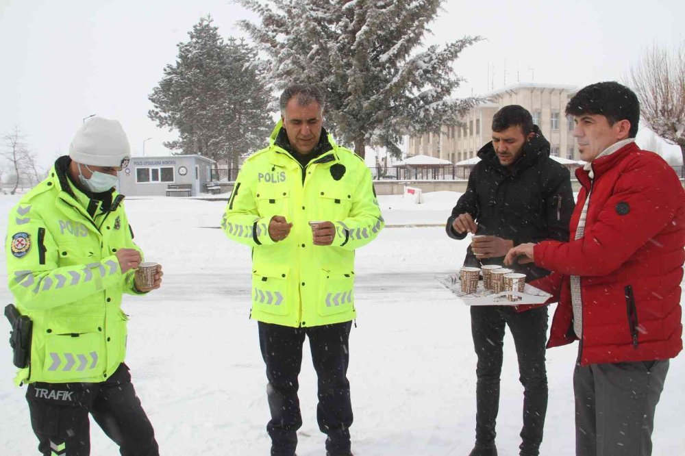 Konya'da soğukta Yürek Isıtan Hareket