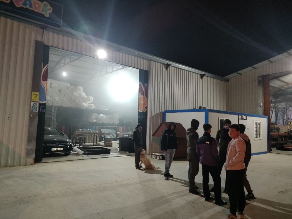 Mobilya Atölyesindeki Yangın Korkuttu