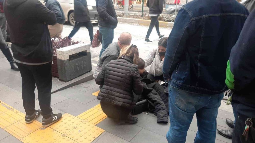 13 Yaşındaki Genç Kıza Yaya Geçidinde Araç Çarptı