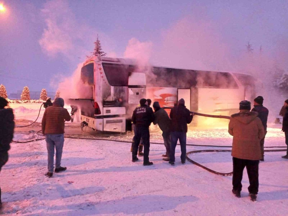 Karaman'da İşçi Servisi Alev Aldı